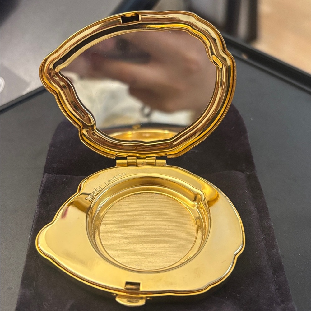 Estée Lauder year of the rabbit collectible compact holder - Picture 3 of 3